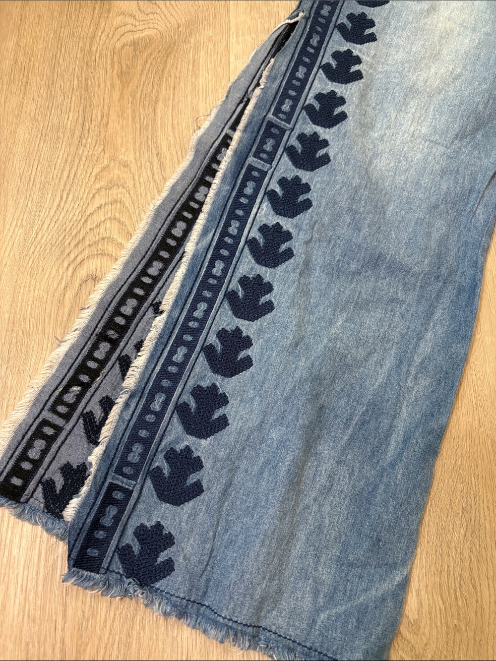 NWT Keer Qiaowa Embroidered Wide Leg Jeans Boho Light Wash Size Small festival - Picture 5 of 7